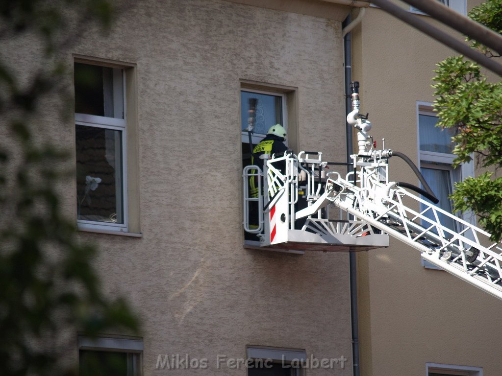 Brand Wohnung mit Menschenrettung Koeln Vingst Ostheimerstr  P096.JPG